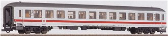 Passenger car 2nd class in ICE livery<br /><a href='images/pictures/Roco/45045.jpg' target='_blank'>Full size image</a>